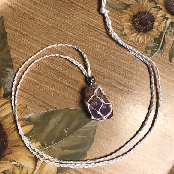 Raw amethyst necklace handmade macrame pouch crystal purple stone small white - Picture 6 of 6
